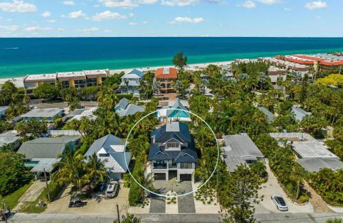 Holmes Beach House | The Black Pearl