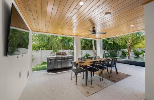 Holmes Beach House | The Black Pearl