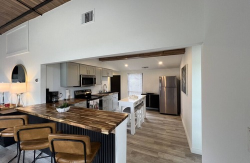 Von Ormy House | The black stone luxury retreat