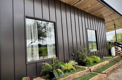 Von Ormy House | The black stone luxury retreat