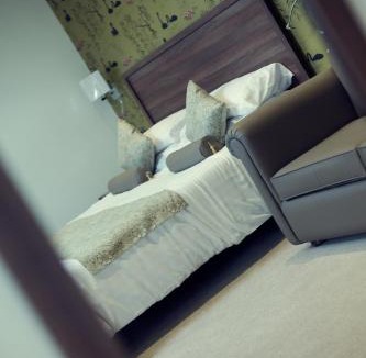 Broadheath Hotel | The Black Swan