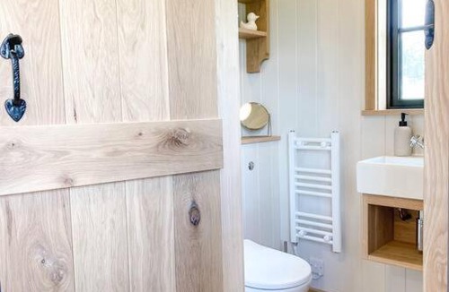 Stamford Apartment | The Black Swan Shepherd Hut