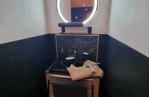 Gare Apartment | The black tendance, maxi studio hyper center, 1km from train station, tourism/business