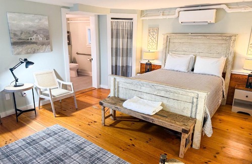 Amherst Hotel | The Black Walnut Inn