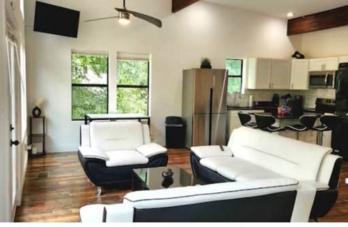 East Memphis House | The Black & White House of Memphis