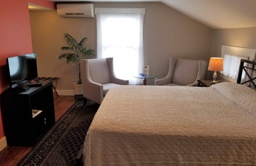 Watkins Glen Bed & Breakfast | The Blackberry Inn Bed & Breakfast