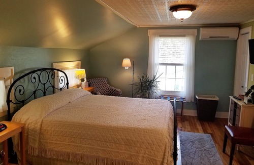 Watkins Glen Bed & Breakfast | The Blackberry Inn Bed & Breakfast