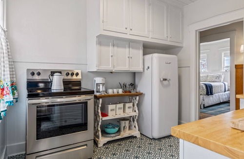 Augusta Cottage | The Blake Cottage Wine Country Home