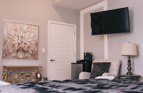 Lake City Apartment | The Blanche - Room 307