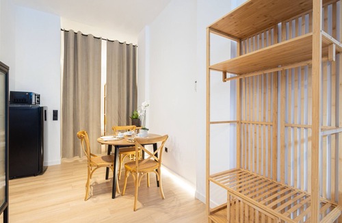 L'Amistat Apartment | The Blasco Ibañez Apartment 02 by Florit Flats