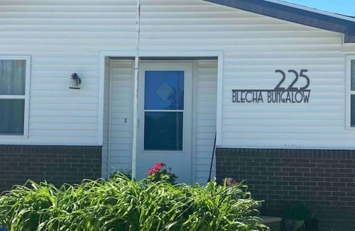 Max House | The Blecha Bungalow - your HOME away from HOME!
