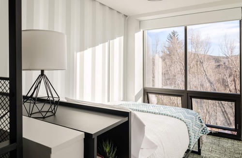 Silverthorne Hotel | The Block Hotel & Commons