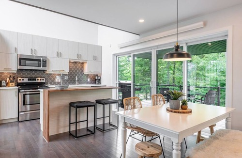 Saint Donat Ski Chalet | The Blomidon | BBQ & Fireplace | Workspace