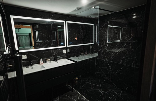 Villemandeur House | The BLR suite