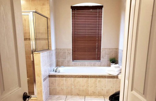 Deltona Lakes Apartment | The Blue Agave—Private Studio w/Roman Tub