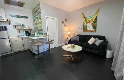 Sanford Apartment | The Blue Aztec