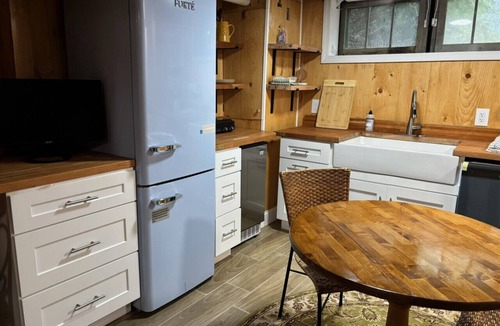 West Hartford Apartment | The Blue Back Burrow