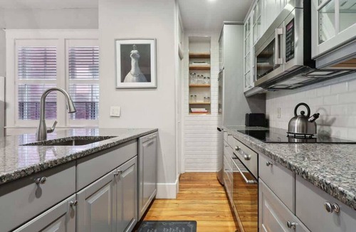 Historic District - North Apartment | The Blue Belle on Lincoln
