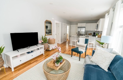 New Haven Apartment | The Blue Bird