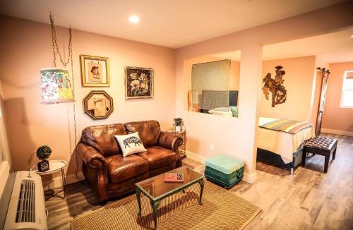 Douglas Hotel | The Blue Buffalo Motel
