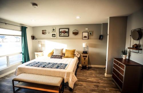 Douglas Hotel | The Blue Buffalo Motel