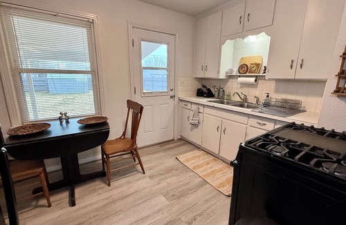 Ponca City House | The Blue Bungalow 3bed/1bath, centrally located, WiFi, monthly rates available