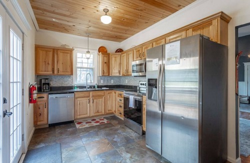 Northside House | The Blue Bungalow of North Shore