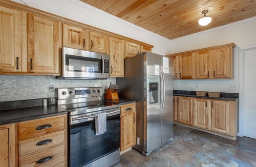 Northside House | The Blue Bungalow of North Shore