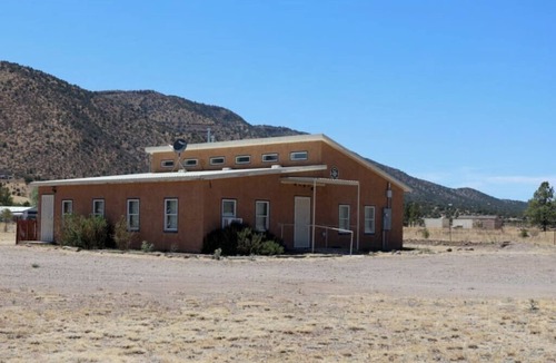 San Lorenzo House | The Blue Crane Lodge is a beautiful 3-bdr house in the magical Mimbres Valley