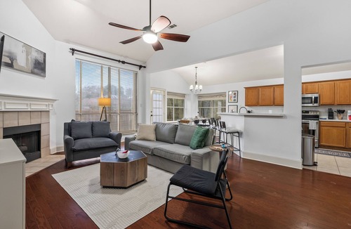 Frisco House | The Blue Door - 6 Beds Frisco w/Arcade & Games & Office