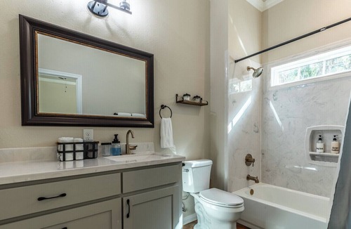 Waco House | The Blue Door- 6 min to Silos/Baylor/Downtown