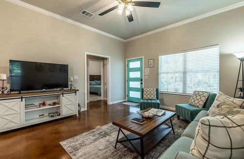 Waco House | The Blue Door- 6 min to Silos/Baylor/Downtown