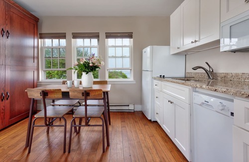 Block Island Bed & Breakfast | The Blue Dory Inn