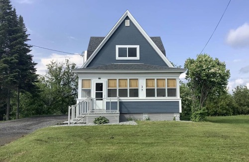 Fort Fairfield House | The Blue Gable Retreat-Direct Trail Access