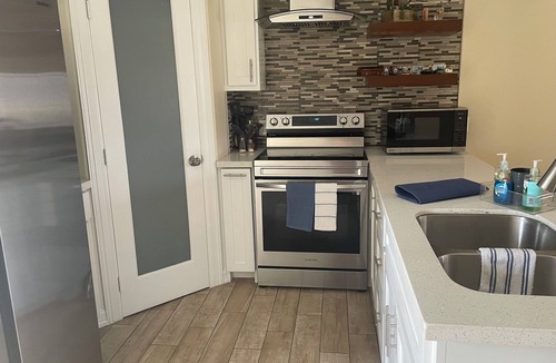 Edinburg House | The Blue Haven Serene Stay