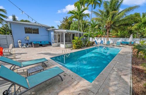 Golden Glades House | The Blue Heaven Private Pool Hideaway Sleeps 11