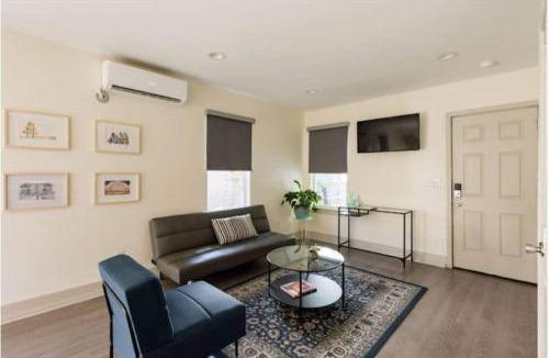East Memphis Apartment | The Blue Heron-elegant urban studio in city center