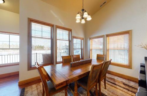 Dover Bay Apartment | The Blue Heron