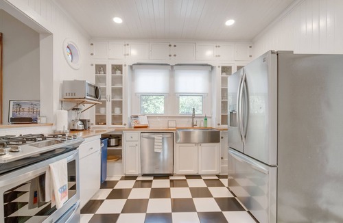 Freetown - Port Rico House | The Blue House - Historic & Completely Updated, Walkable!