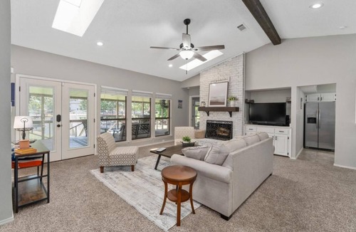 Tool House | The Blue House - Lake Front Getaway