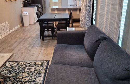 Downtown San Antonio House | The Blue House on Carle, close to downtown and King William area.