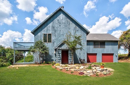 Pine Plains House | The Blue House - St. Peter Hill Summit