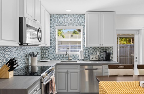 Wilton Manors House | The Blue House. Steps from Wilton Drive! Outdoor sitting and dining, Grill, WD