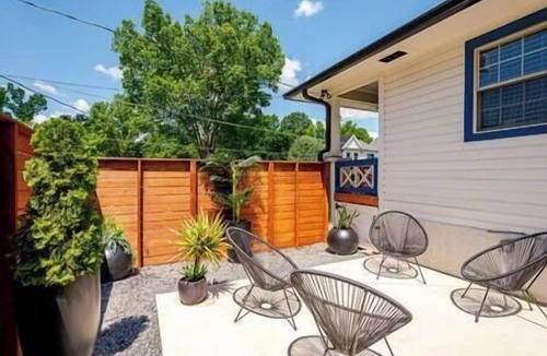 Durham House | The Blue House/Walk Downtown w/Upscale Coffee Bar, The Blue House/Walk Downtown w/Upscale Coffee B