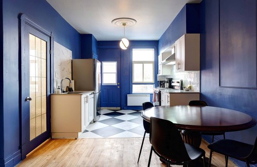Hochelaga Apartment | The Blue Lounge | Subway nearby | Parking ($)