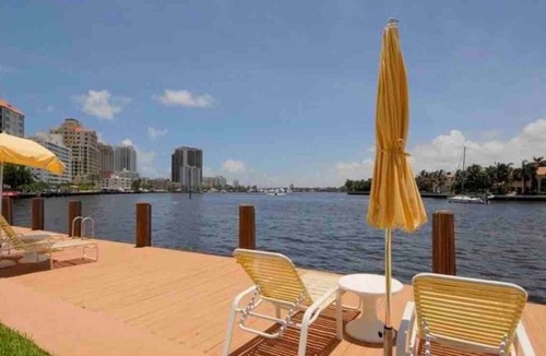 Central Beach Condo | The Blue Octopus - 1br King Bed Condo