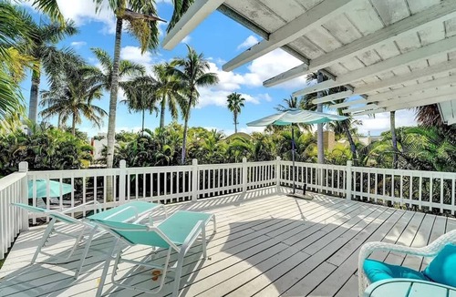 Flamingo Parks House | The Blue Pearl - Soak Up Views from a Scenic Poolside Upper Deck