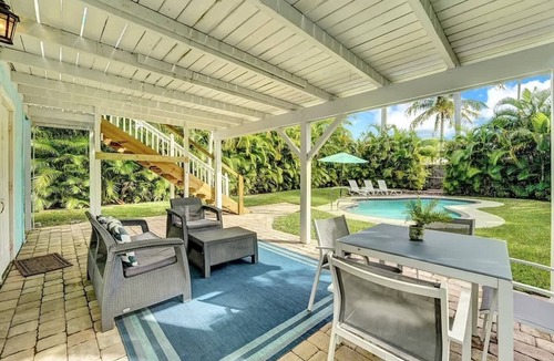 Flamingo Parks House | The Blue Pearl - Soak Up Views from a Scenic Poolside Upper Deck