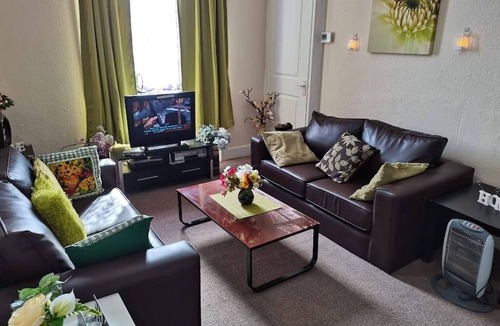 Longcroft Apartment | The Blue Place