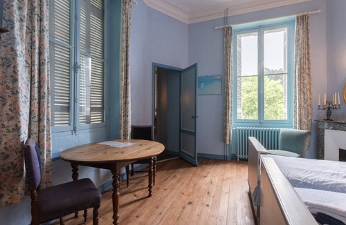 Habas Bed & Breakfast | The Blue Room at Château Habas with Wi-Fi